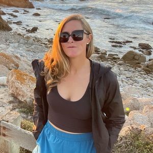 Meet your Posher, Adrienne